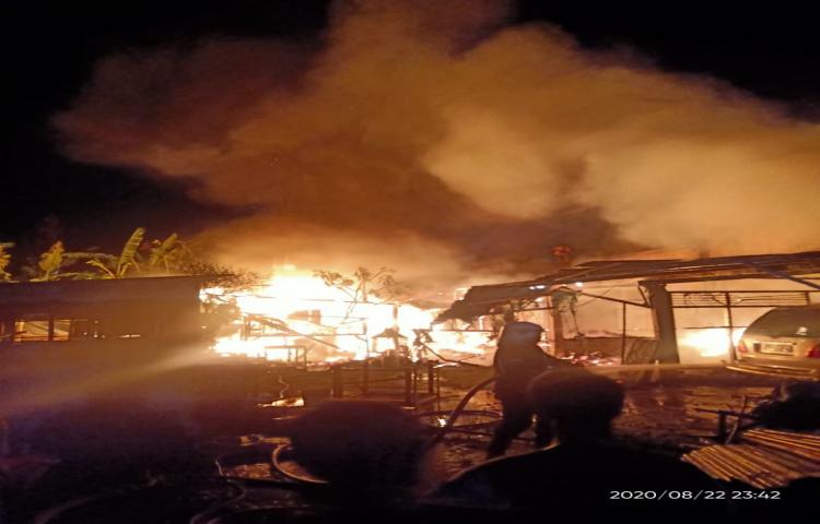 Kebakaran Kandang Ayam dan Kandang Babi di Banjar Padang, Kelurahan Kerobokan, Kecamatan Kuta Utara Tanggal 22 Agustus 2020