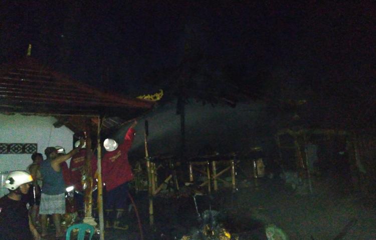 Kebakaran Merajan di Jalan Raya Penarungan, Banjar Dangin Peken, Desa Penarungan, Kecamatan Mengwi Tanggal 10 Maret 2020