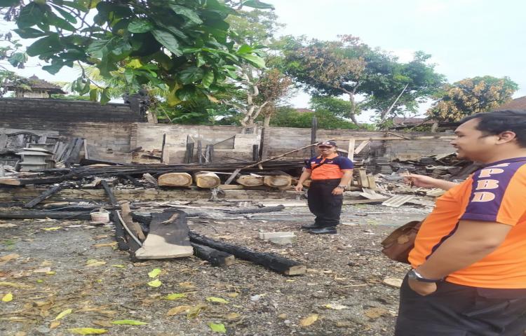 Kebakaran Tempat pengrajin kayu style bali di Banjar Ganggasari, Kelurahan Kapal, Kecamatan Mengwi Tanggal 26 Pebruari 2020