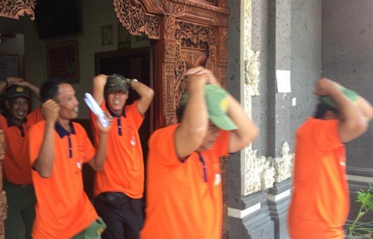Kegiatan Simulasi Serangkaian Acara Pembentukan Desa/Kelurahan Tangguh Bencana di Desa Penarungan Kecamatan Mengwi