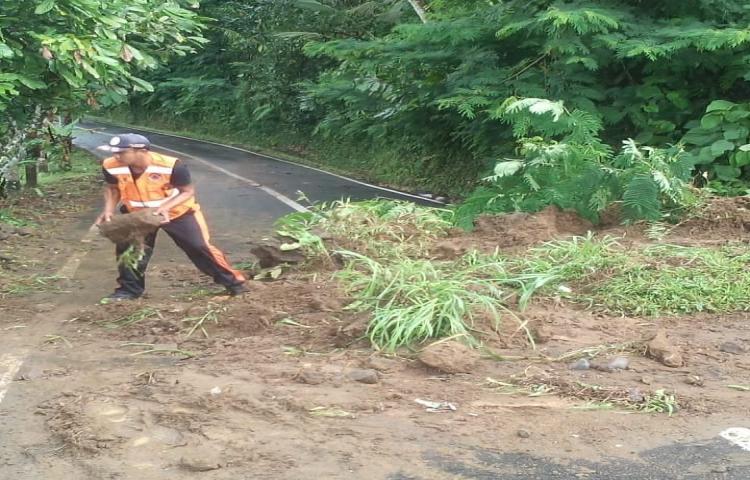 Penanganan Senderan Jebol di Saluran Irigasi Subak Batulantang Munduk angantiga, Banjar Batulantang, Desa Sulangai, Kecamatan Petang,