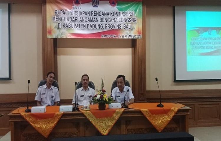 Rapat persiapan penyusunan rencana kontinjensi menghadapi ancaman bencana longsor di kab. badung