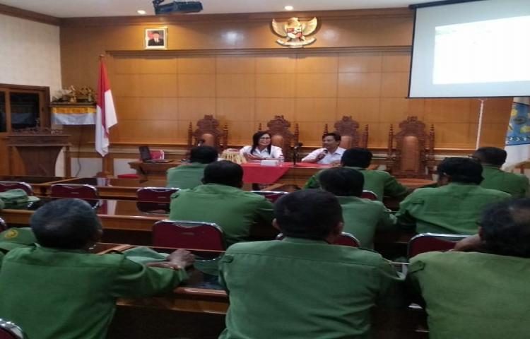Sosialisasi penanggulangan bencana dalam rangka kegiatan peningkatan kapasitas linmas di desa Munggu, mengwi, kabupaten badung