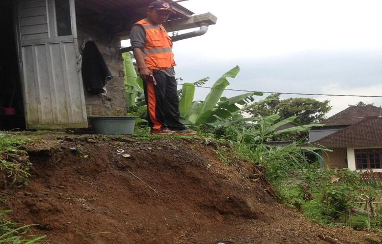 Tanah Longsor di Banjar Angantiga, Desa Petang, Kecamatan Petang.