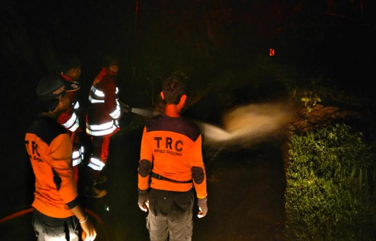 Tanah Longsor di Jalan Banjar Abing menuju Desa Sulangai, Banjar Abing, Desa Sulangai, Kecamatan Petang Tanggal 21 Pebruari 2020