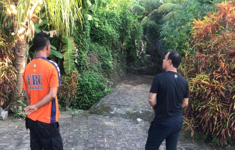 Tanah Longsor di Jalan Gunung Batur, Banjar Datengan, Desa Tumbak Bayuh, Kecamatan Mengwi Tanggal 30 Maret 2020