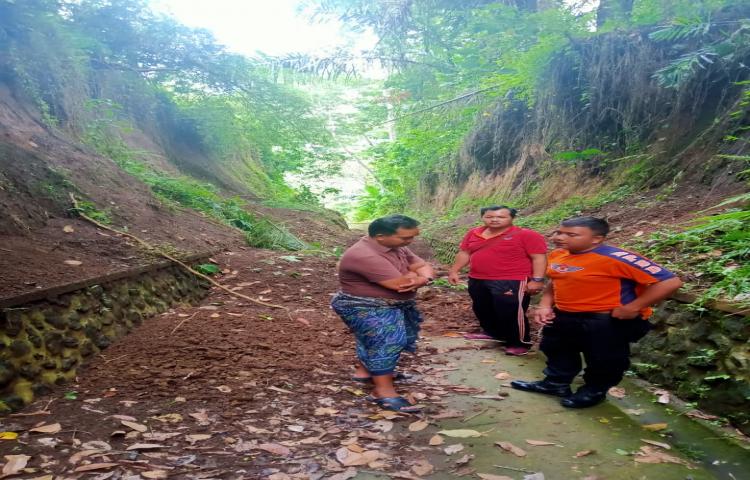 Tanah Longsor di Jalan Menuju Taman Beji Ambengan, Banjar Ambengan, Desa Ayunan, Kecamatan Abiansemal Tanggal 19 Pebruari 2020