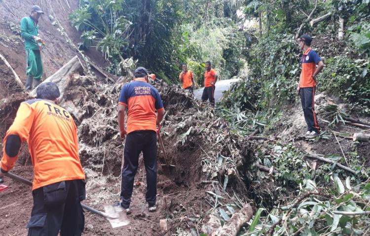 Tanah Longsor di Jalan Yudistira, Banjar Karangenjung, Desa Sembung, Kecamatan Mengwi Tanggal 14 Maret 2020