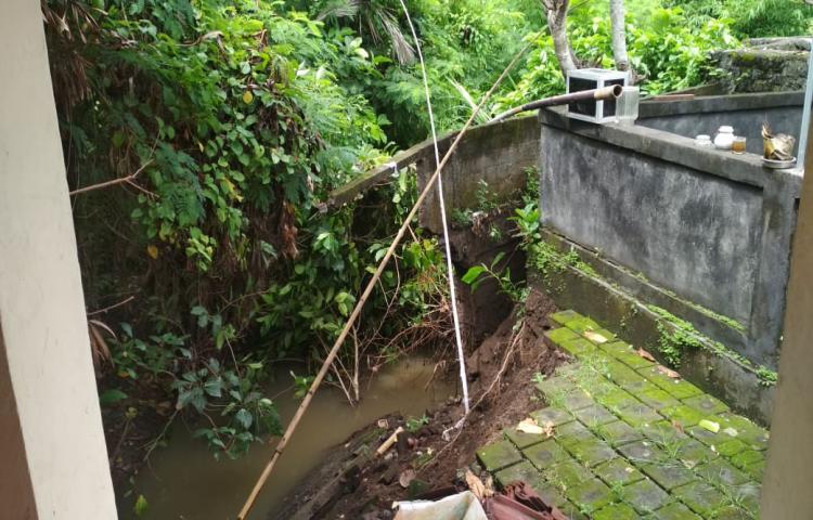 Tanah Longsor di di Perum Dwi Jaya Griya Mandiri Blok C, Banjar Wirabuana, Kelurahan Kerobokan, Kecamatan Kuta Utara Tanggal 26 Pebruari 2020