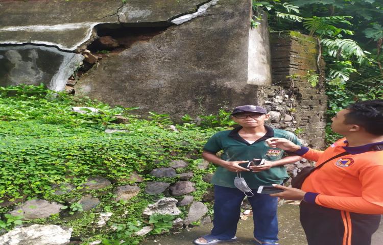 Tembok Retak di Banjar Sintrig, Desa Sibangkaja, Kecamatan Abiansemal Tanggal 02 Pebruari 2020