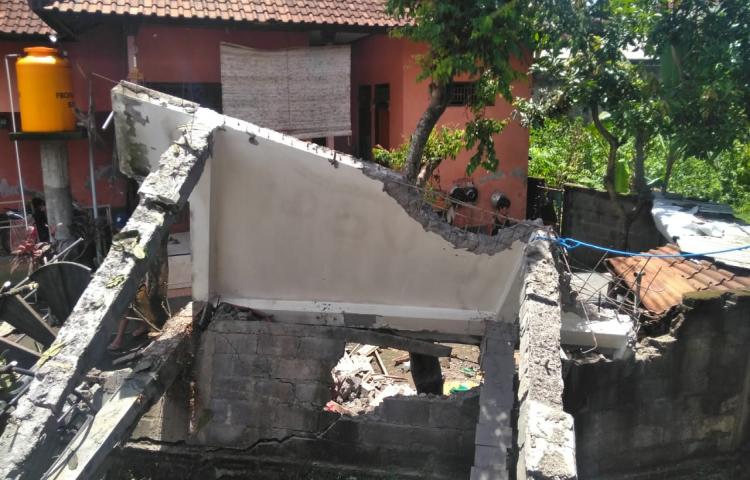 Tembok Roboh di Perumahan Griya Pegending Asri, Desa Dalung ( an .I Wayan Merta), Kecamatan Kuta Utara Tanggal 31 Januari 2020