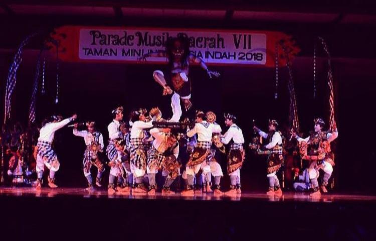 BADUNG KEMBALI MERAIH JUARA UMUM DALAM AJANG PARADE MUSIK DAERAH VII TMII TAHUN 2018