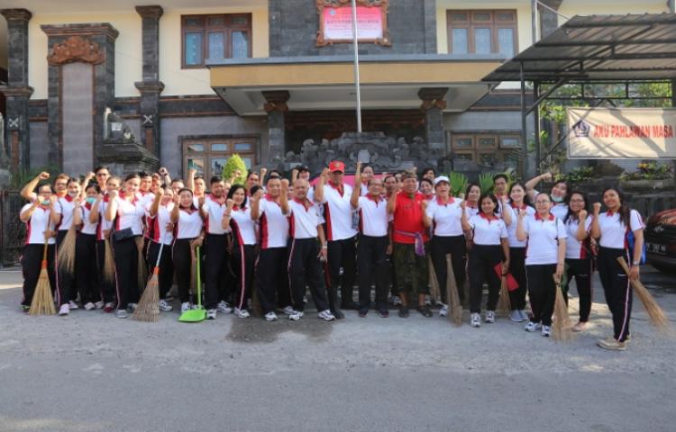 GERTAK (Gerakan Serentak) Badung Bersih di Desa Buduk, Kecamatan Mengwi, Kabupaten Badung.