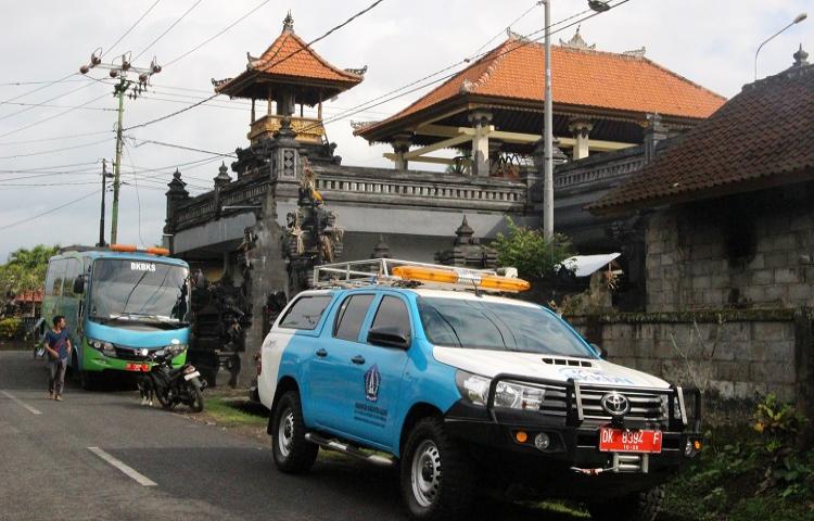 Mobil Unit Penerangan di Banjar Pengabetan Desa Baha