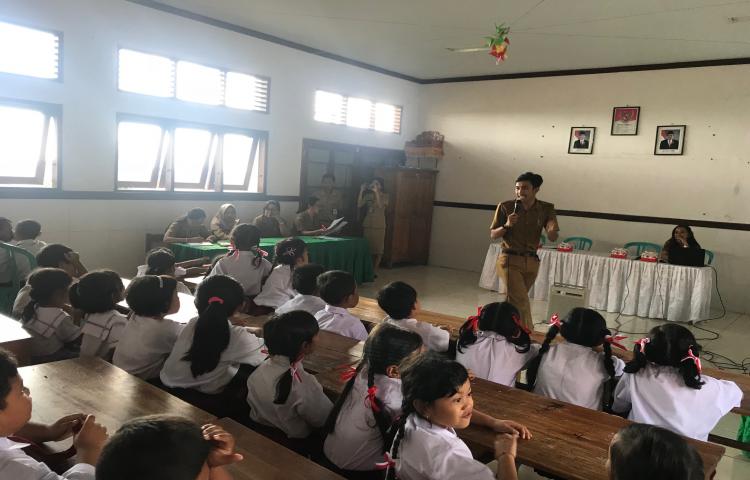 SOSIALISASI TERKAIT ANTI BULLYING OLEH PUSPAGA SEKAR JEPUN DI SD NEGERI 7 JIMBARAN