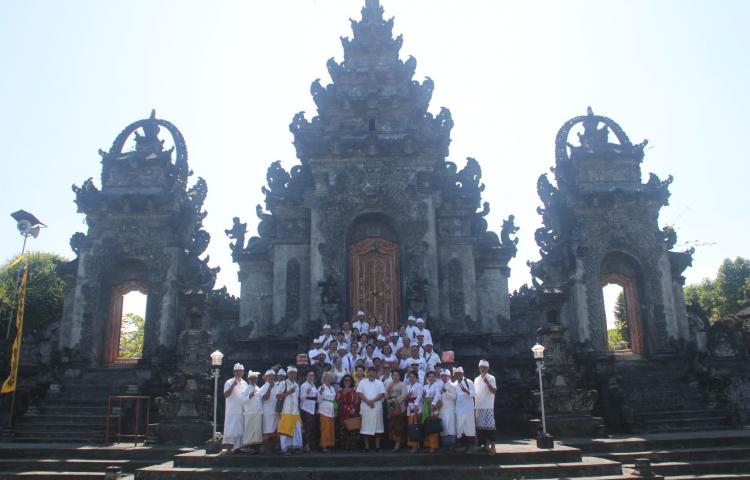 Tim MUPEN Sembahyang Bersama di Pura Jagatnatha Kab. Jembrana