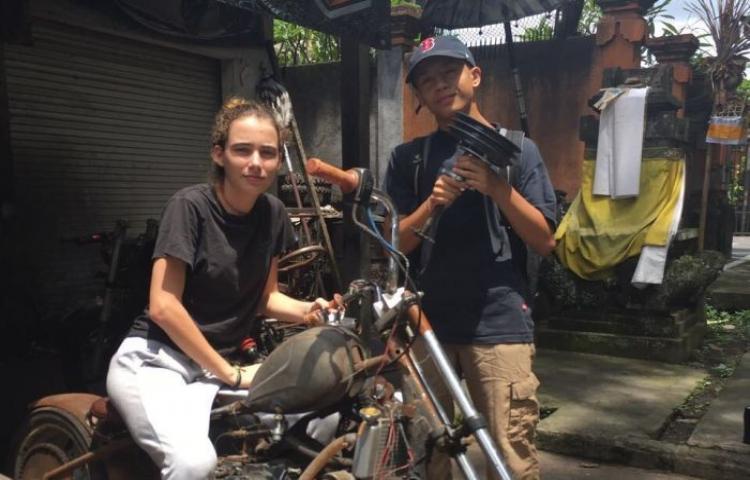 2 Remaja Australia Ciptakan Motor Berbahan Bakar Minyak Goreng Bekas di Bali