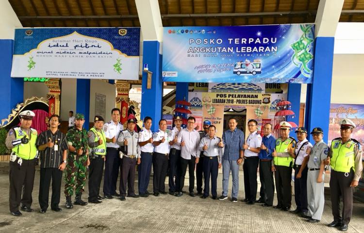 Pemantauan arus mudik di Pos pelayanan Terminal Mengwi