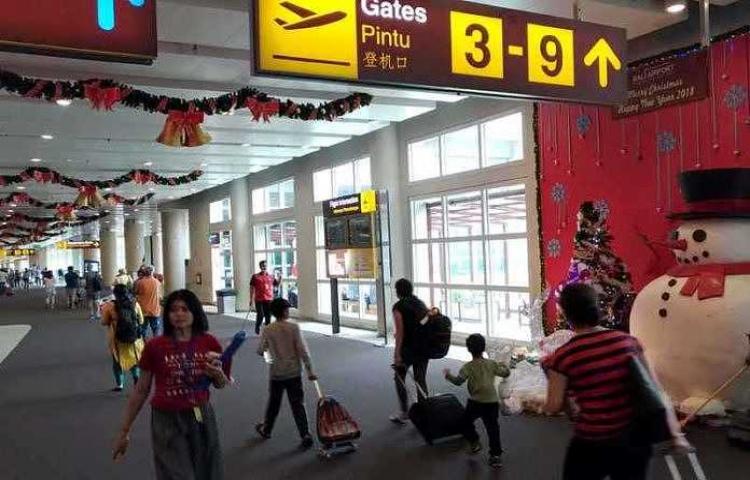 TURUN, JUMLAH KEBERANGKATAN ANGKUTAN UDARA DARI BANDARA NGURAH RAI