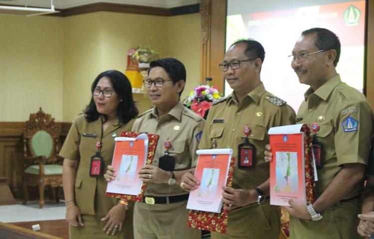 Penyerahan Laporan Audit Kearsipan Internal Perangkat Daerah