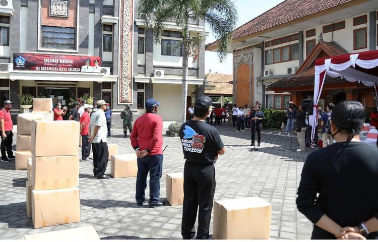 Berdayakan IKM dan Cegah Covid-19. Badung Bagikan Masker Serentak Untuk Masyarakat.