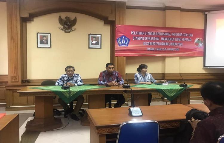Penutupan Pelatihan Standar Operasional Prosedur (SOP) dan Standar Operasional Manajemen (SOM) Koperasi di Kabupaten Badung Tahun 2020