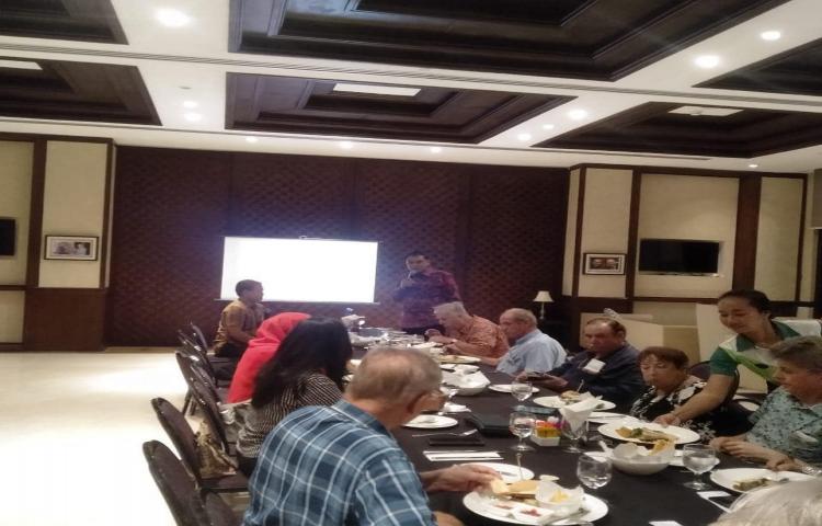 presentasi tentang Perkembangan Perekonomian Kabupaten Badung dalam meeting bersama Rotary Club Bali Nusa Dua
