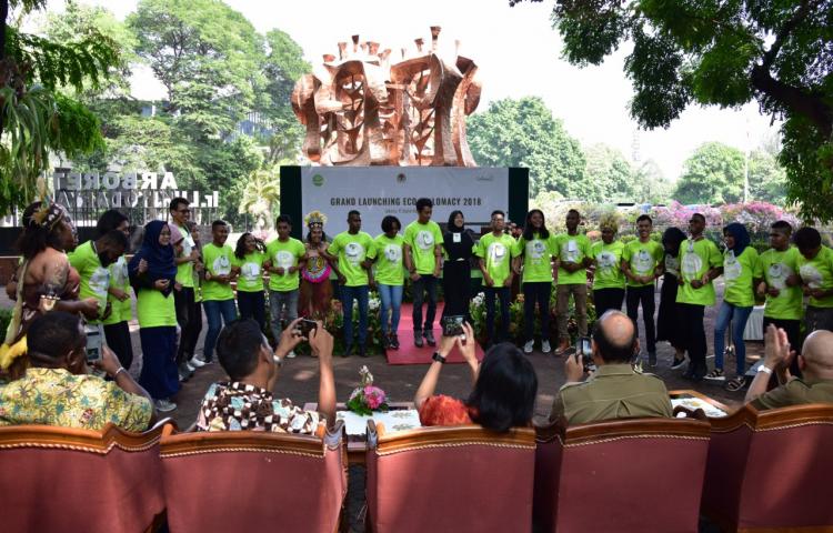 Bentuk Generasi Pelestari Lingkungan melalui Sekolah Eco Diplomacy