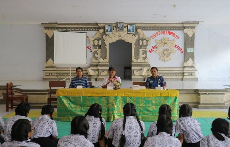 DLHK BADUNG MENGADAKAN KEGIATAN SOSIALISASI KEBIJAKAN PENGELOLAAN LINGKUNGAN HIDUP DAN KEBERSIHAN DI 6 SMA NEGERI SEKABUPATEN BADUNG
