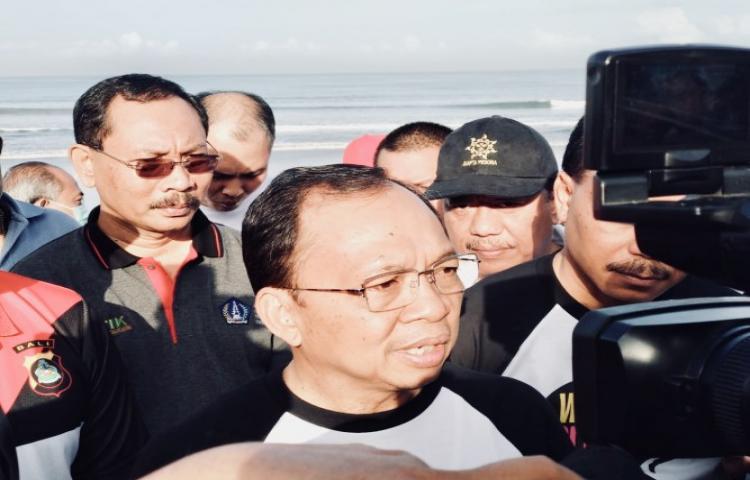 Diikuti Ribuan Masyarakat, Koster: Bali Pertama Laksanakan “World Clean Up Day”