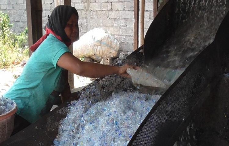 Features Rumah Plastik Desa Petandakan, Buleleng Awalnya untuk Atasi Sampah Plastik, Kini Cacahannya Diekspor ke China