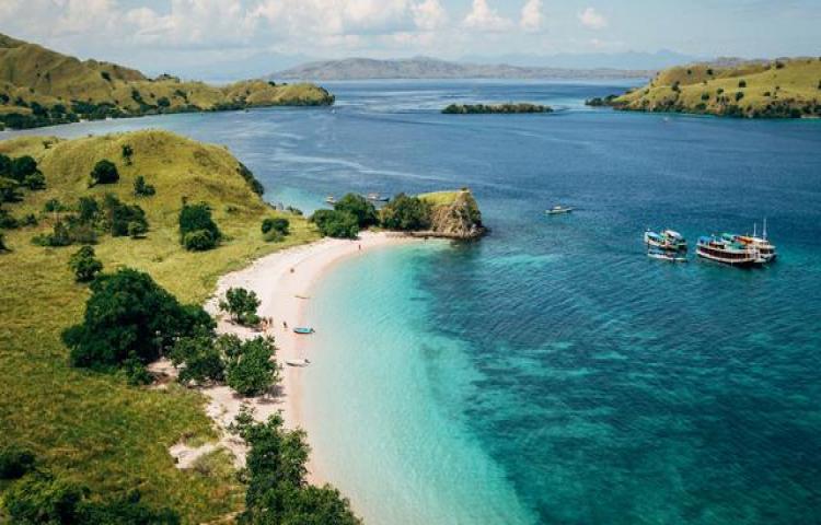 Labuan Bajo Akan Gunakan Aspal dari Sampah Plastik
