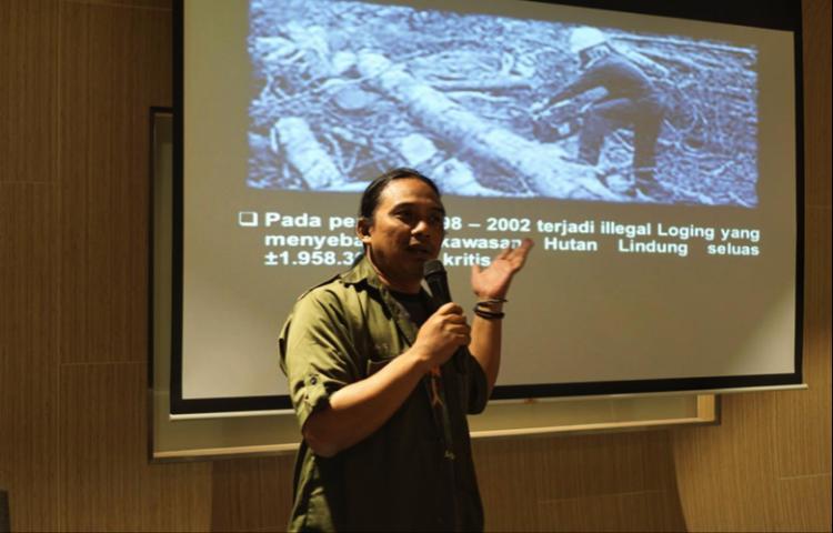 Laskar Hijau Gotong Royong Selamatkan Gunung Lemongan