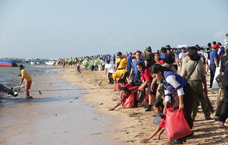 Lestarikan Pesisir dan Laut, KLHK Lakukan Coastal Clean Up 2018 di Bali
