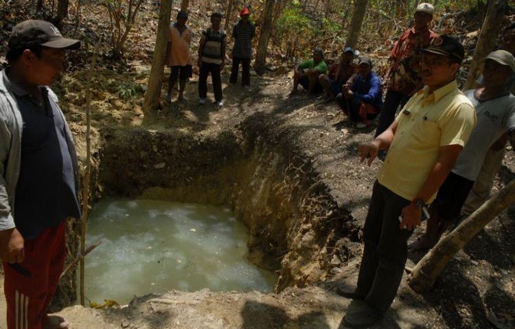 Mencari Mata Air Berusia Ratusan Tahun yang Hilang di Hutan Grobogan