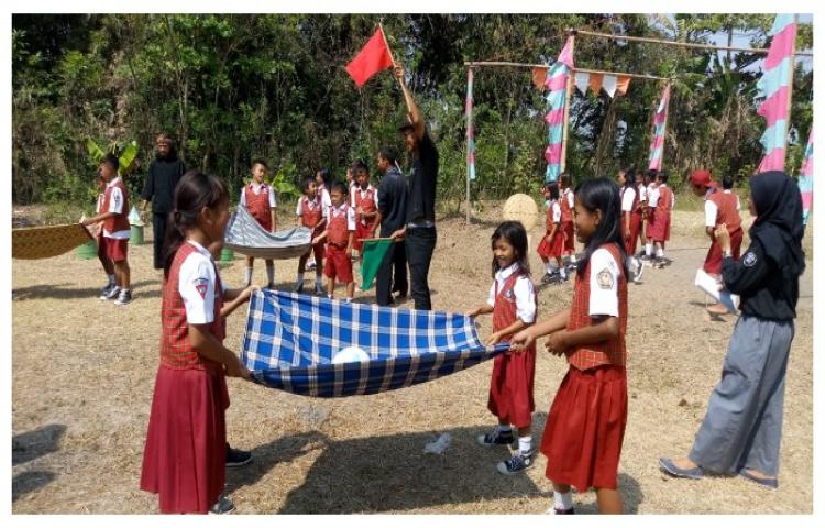 Mengajarkan Murid SD Cinta Lingkungan Lewat Permainan Tradisional