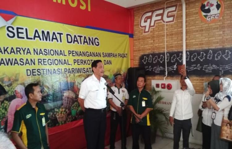 Menteri Luhut Sebut 30 Persen Sampah Bocor ke Laut