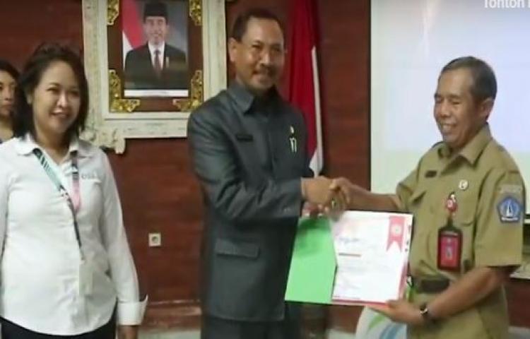 PENYERAHAN PENGHARGAAN ADIWIYATA