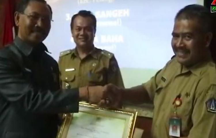 PENYERAHAN PENGHARGAAN DESA PROKLIM