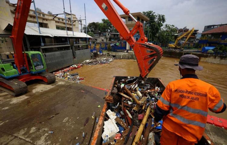 Pantas Minta Anies Tak Beretorika Atasi Pencemaran Sungai