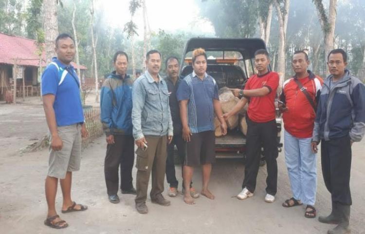 Pencuri Kayu di Hutan Jati Blitar Berhasil Dilumpuhkan Petugas Setelah Kakinya Tersangkut Pohon