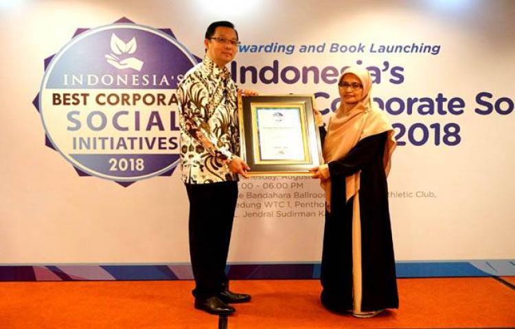 Program Sharp Solar Panel Project Diapresiasi Penghargaan CSR