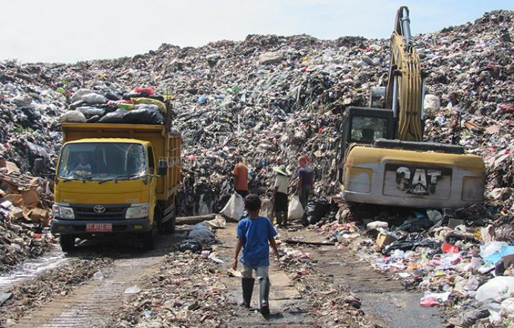 Sampah Semesta Terkendala Personel