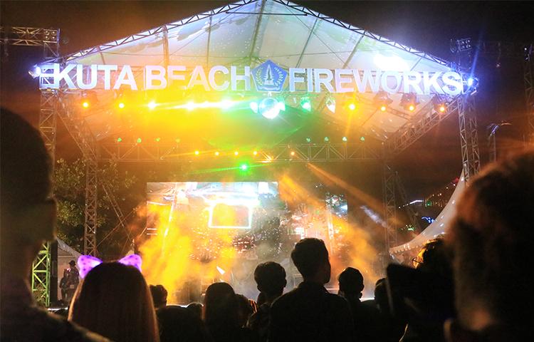 Kemeriahan Pesta Akhir Tahun, KUTA BEACH FIREWORKS