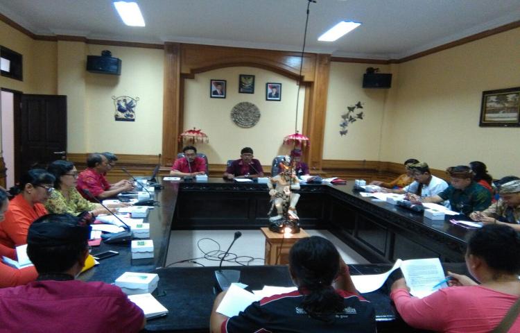 Pemaparan hasil kajian Peningkatan Kualitas Produk Genteng di Desa Darmasaba