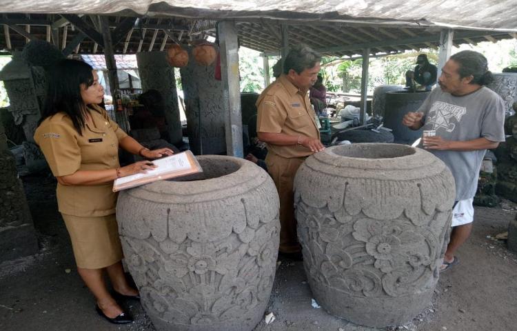 Senin (13/08) Tim Disperinaker Badung melakukan pembinaan ke IKM Bali Tantri yang beralamat di Br . Purwakerta Desa Gerih Kec.Abiansemal.