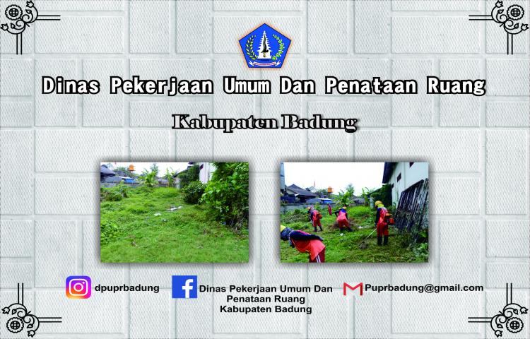 pembersihan semak-semak di areal kantor KPU Badung,