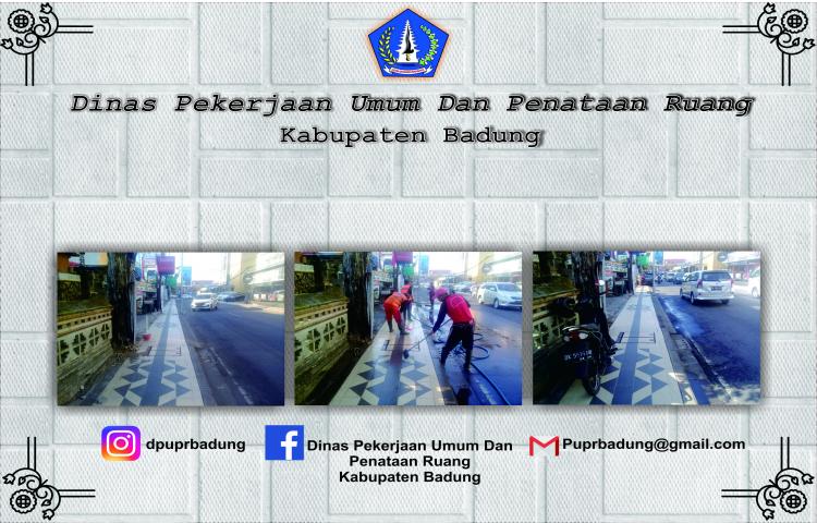 penyemprotan trotoar di ruas jalan pasar seni-jalan bandara.kecamatan kuta
