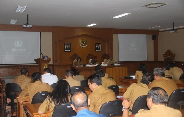 Pengintegrasian aplikasi pengaduan masyarakat pada Perangkat Daerah dan pelimpahan kewenangan  perizinan dan non perizinan kepada Dinas Penanaman Modal dan Pelayanan Terpadu Satu Pintu.