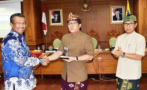 Belajar Mengenai Adat Istiadat Bupati Badung Terima Kunjungan Bupati dan Forkopinda Solok